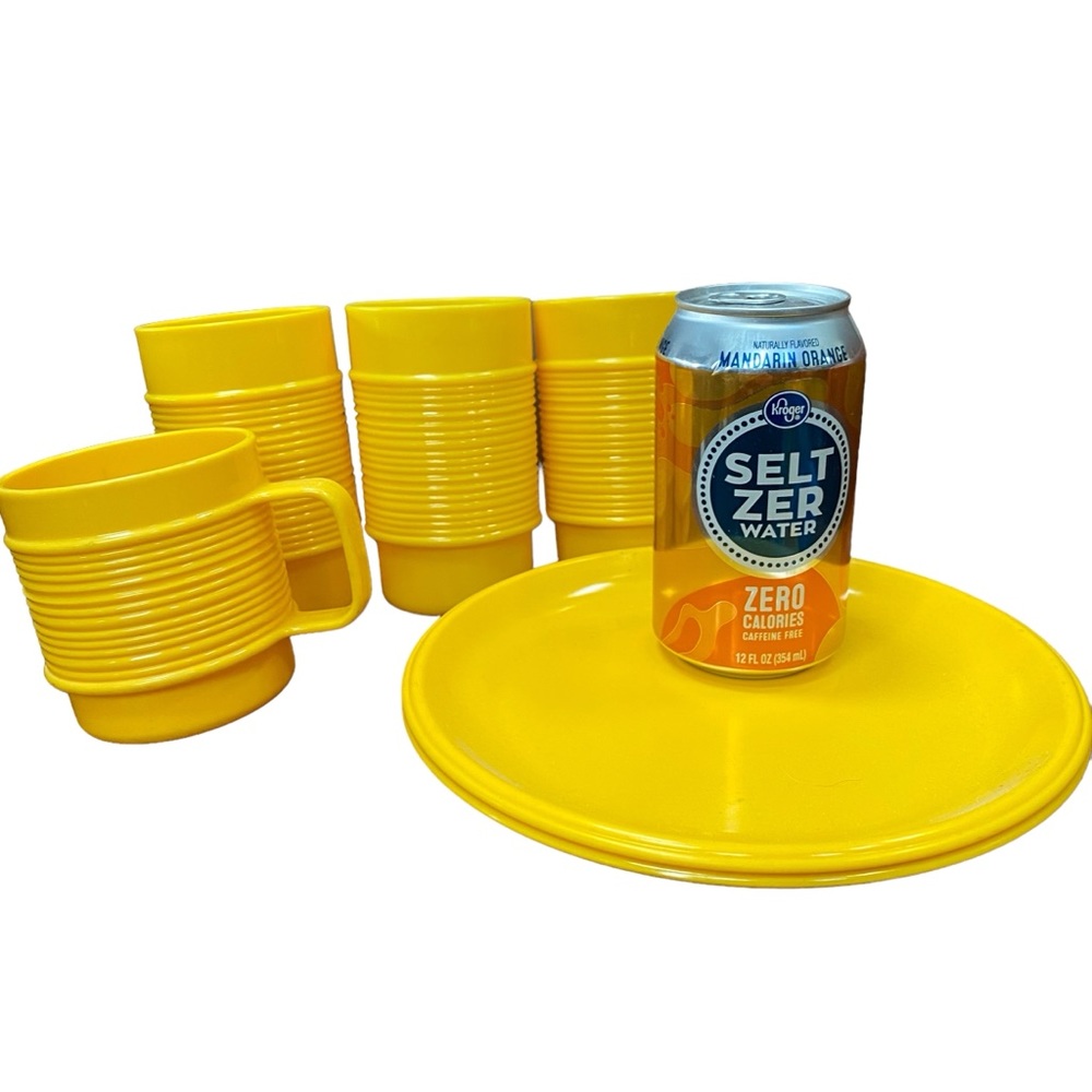 Rubbermaid vintage yellow ribbed cup tumblers plate lot of 6 item 3838 3826 3819